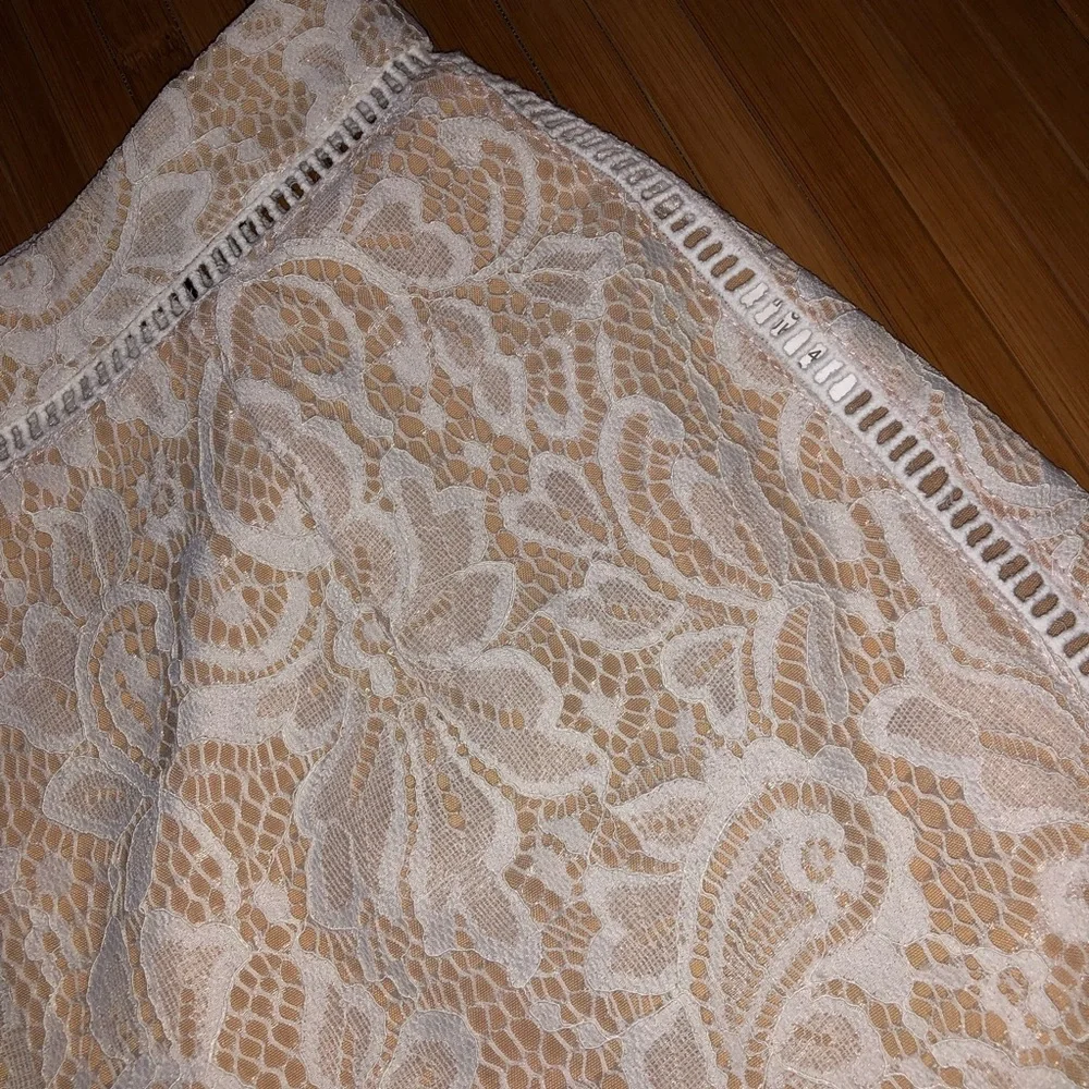 Missguided Floral Lace Shorts - Picture 3 of 5